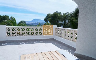 Уютная вилла с прекрасным видом на море и Альтею.